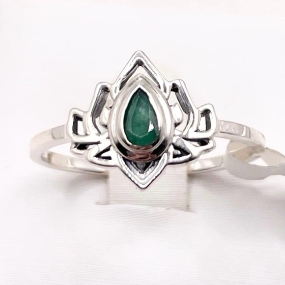925 Sterling Silver Jewelry - Size 8.5 Emerald Lotus 925 Sterling Silver Ring